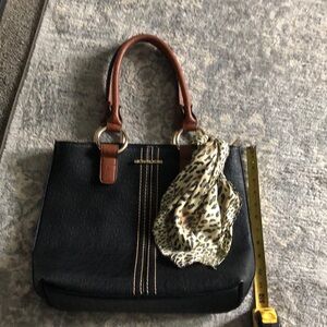 Michael Kors tote style purse in great condition